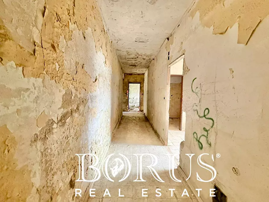 Immagine 59 di Palazzo in vendita  in Pineta Riviera a Mondragone