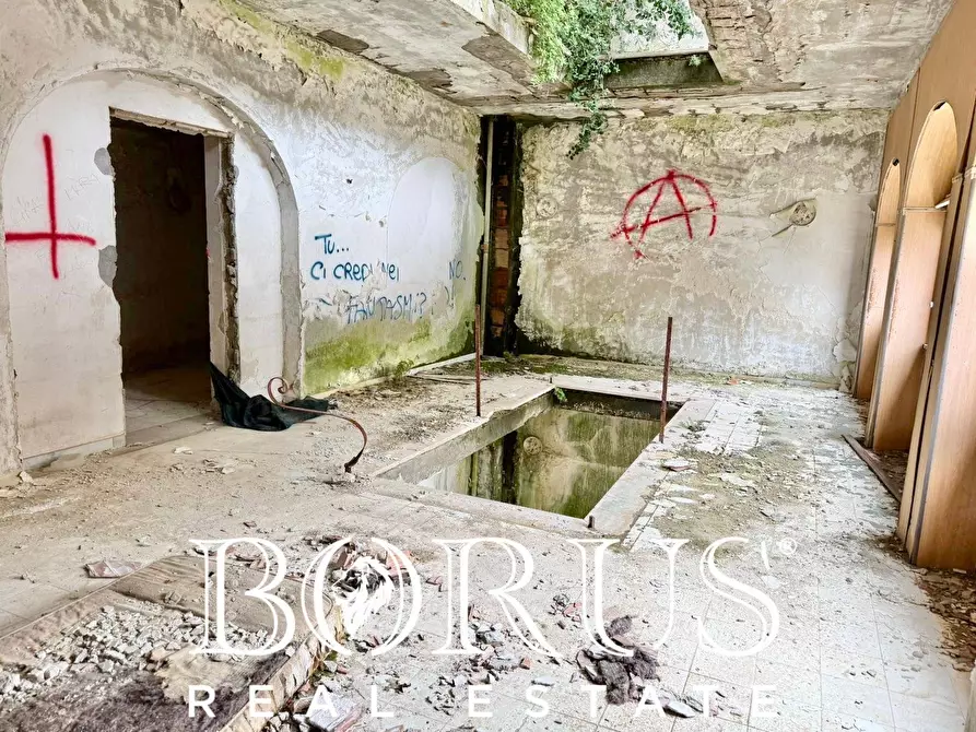 Immagine 65 di Palazzo in vendita  in Pineta Riviera a Mondragone