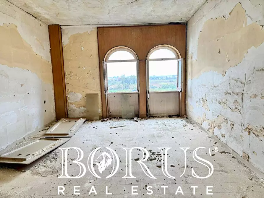 Immagine 72 di Palazzo in vendita  in Pineta Riviera a Mondragone