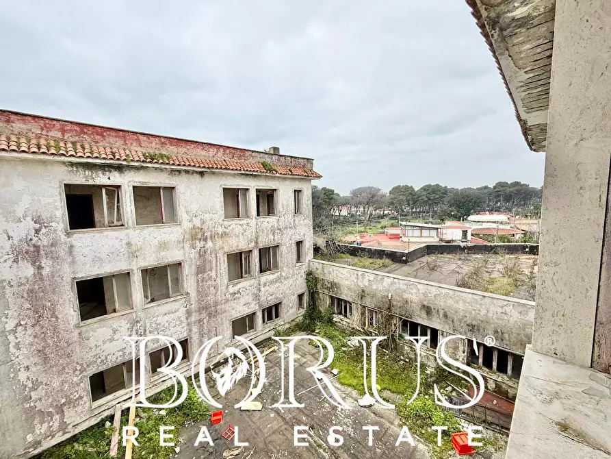 Immagine 74 di Palazzo in vendita  in Pineta Riviera a Mondragone