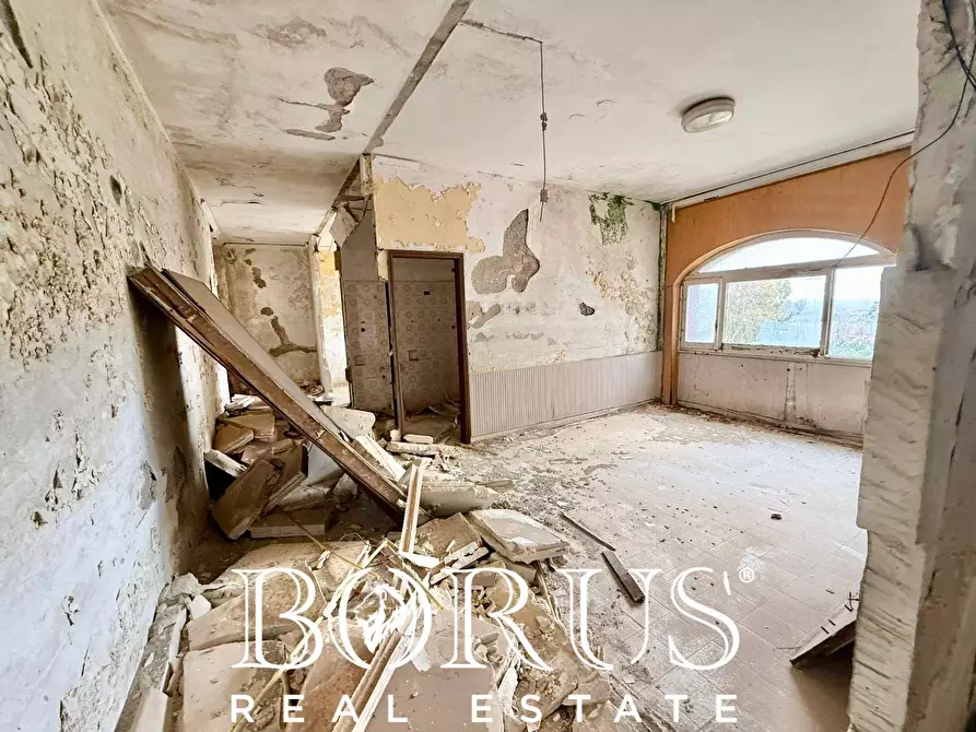 Immagine 76 di Palazzo in vendita  in Pineta Riviera a Mondragone