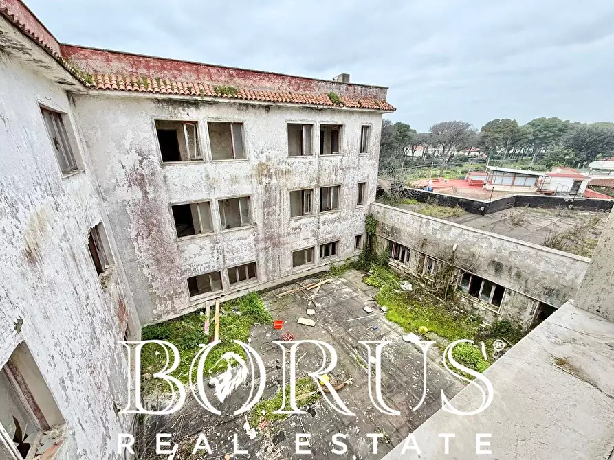 Immagine 79 di Palazzo in vendita  in Pineta Riviera a Mondragone