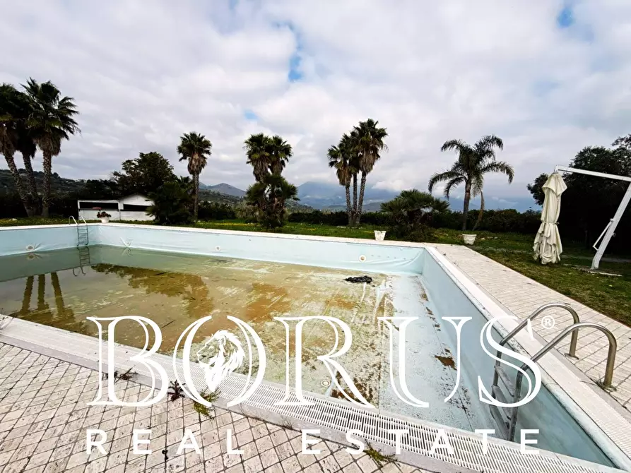 Immagine 43 di Attività commerciale in vendita  a Gaeta