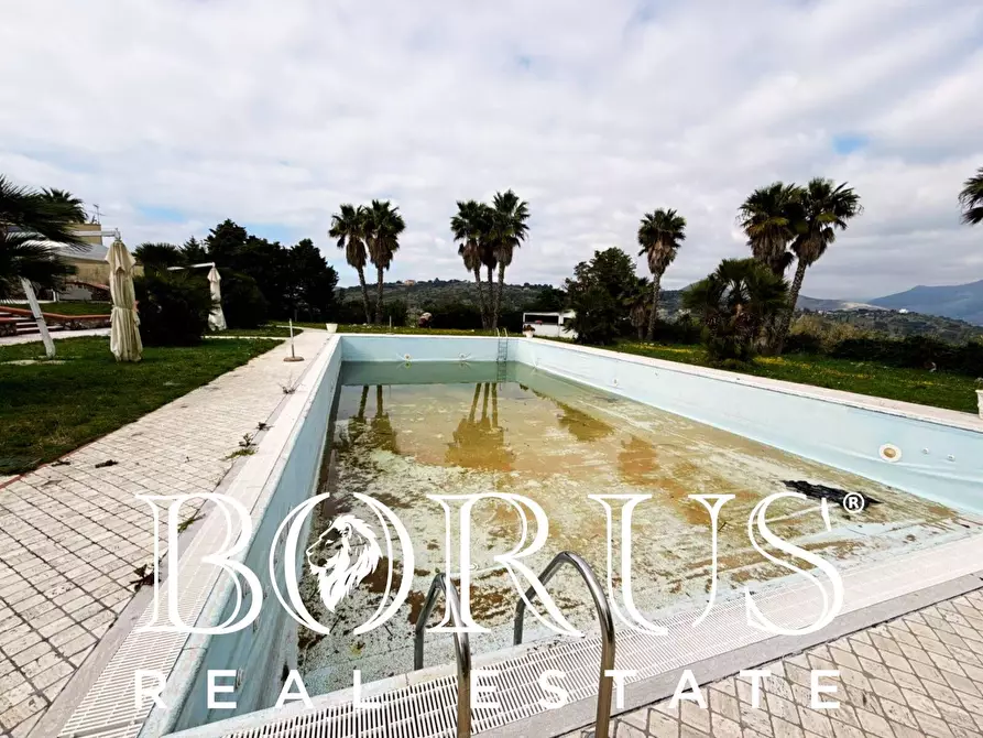 Immagine 56 di Attività commerciale in vendita  a Gaeta