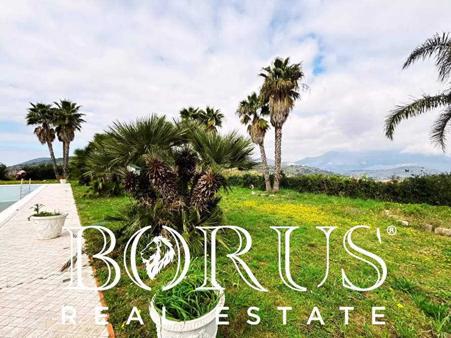 Immagine 75 di Attività commerciale in vendita  a Gaeta