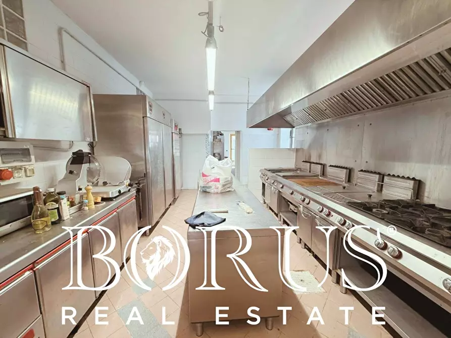 Immagine 91 di Attività commerciale in vendita  a Gaeta