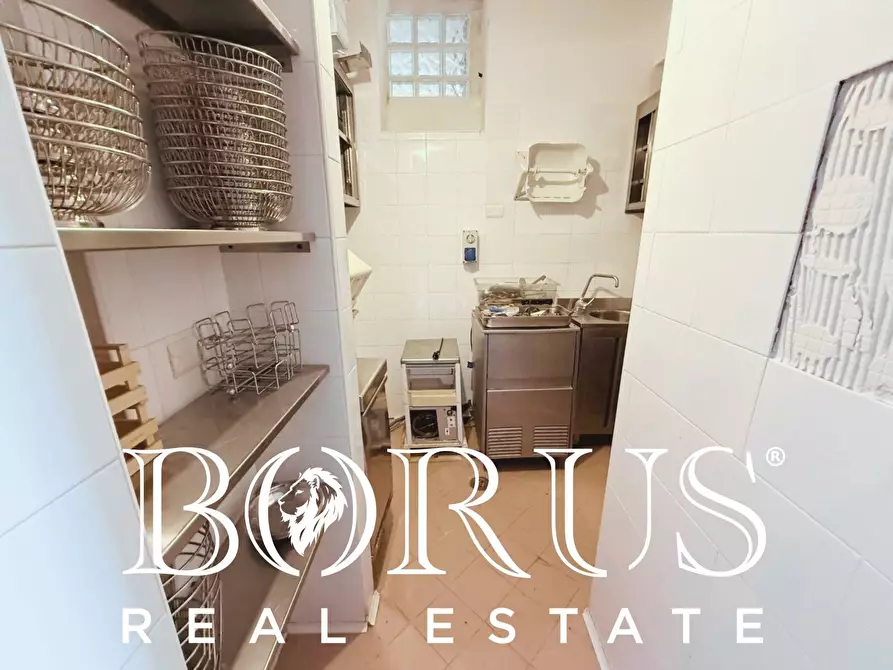 Immagine 99 di Attività commerciale in vendita  a Gaeta