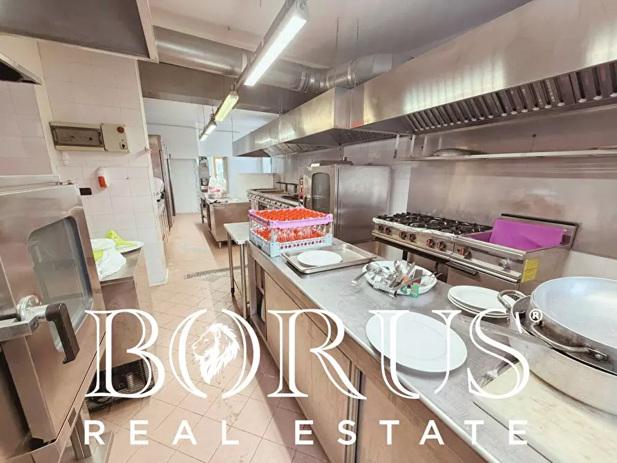 Immagine 100 di Attività commerciale in vendita  a Gaeta