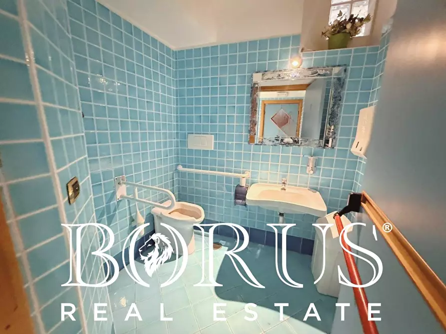 Immagine 117 di Attività commerciale in vendita  a Gaeta