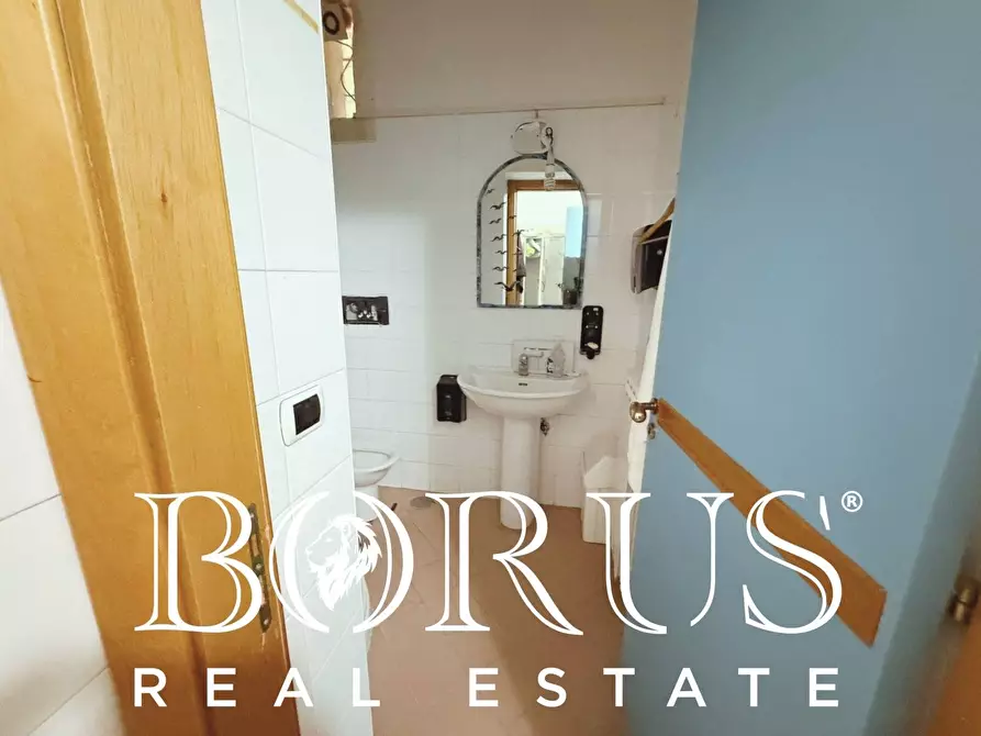 Immagine 144 di Attività commerciale in vendita  a Gaeta