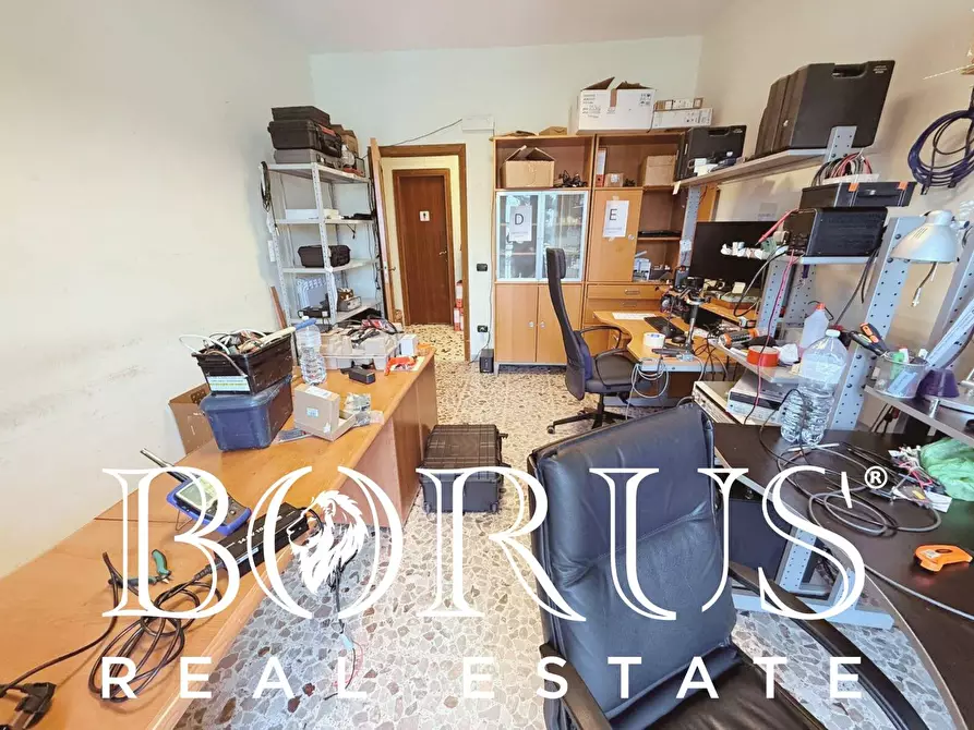 Immagine 46 di Ufficio in affitto  in via Bersaglieri a Caserta