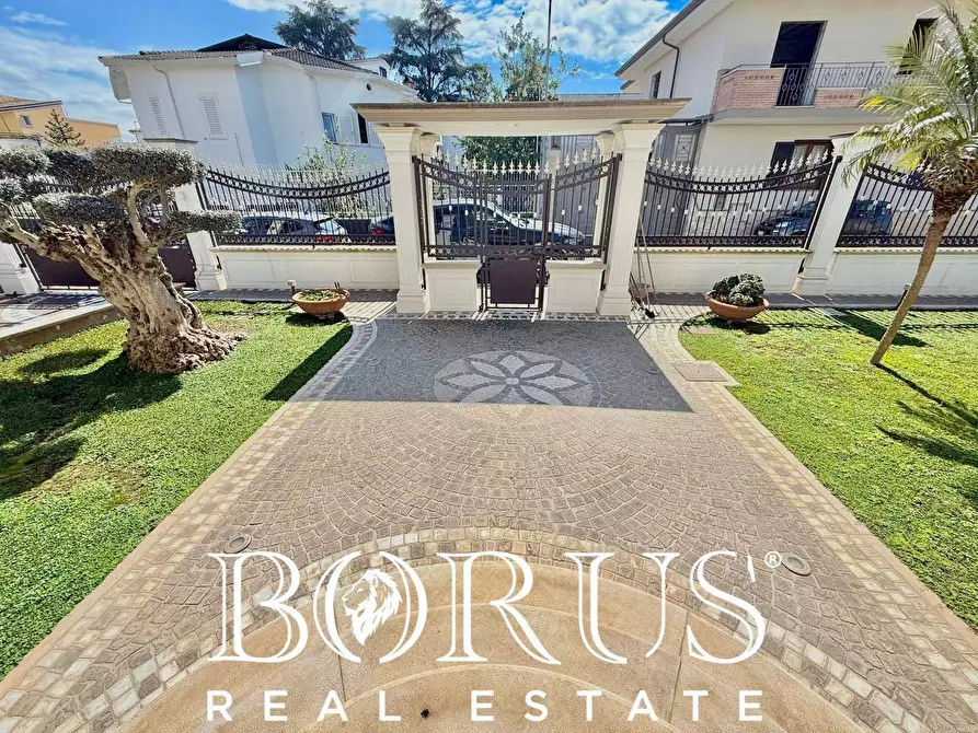 Immagine 5 di Villa in vendita  in Via Cilea a Villa Di Briano