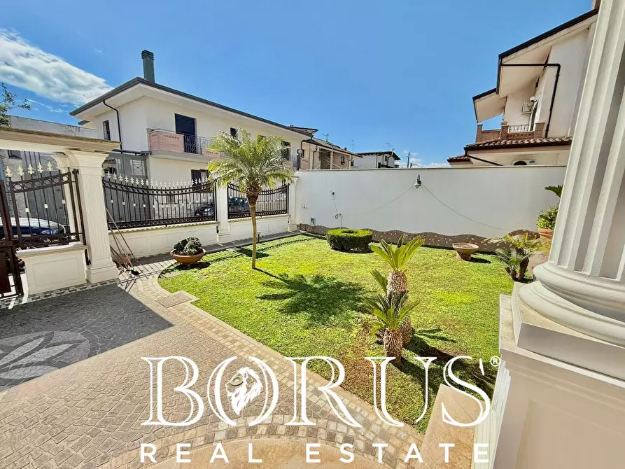 Immagine 9 di Villa in vendita  in Via Cilea a Villa Di Briano