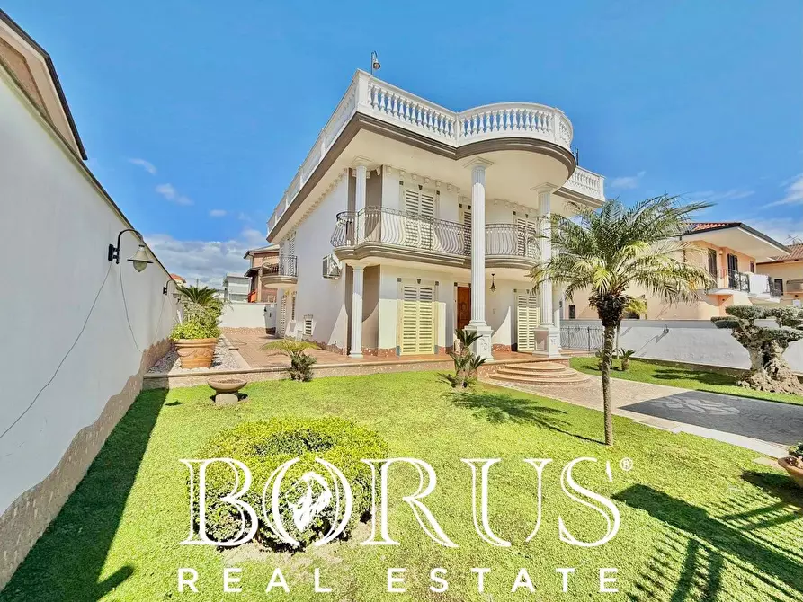 Immagine 10 di Villa in vendita  in Via Cilea a Villa Di Briano