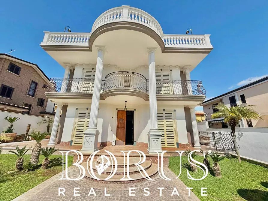 Immagine 13 di Villa in vendita  in Via Cilea a Villa Di Briano