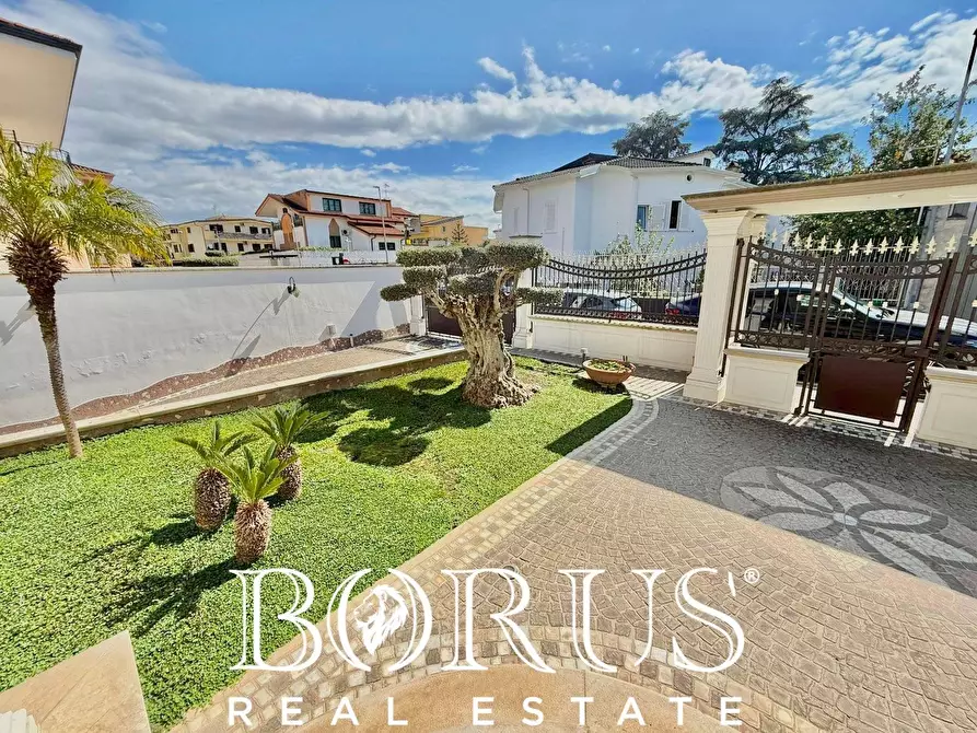 Immagine 15 di Villa in vendita  in Via Cilea a Villa Di Briano