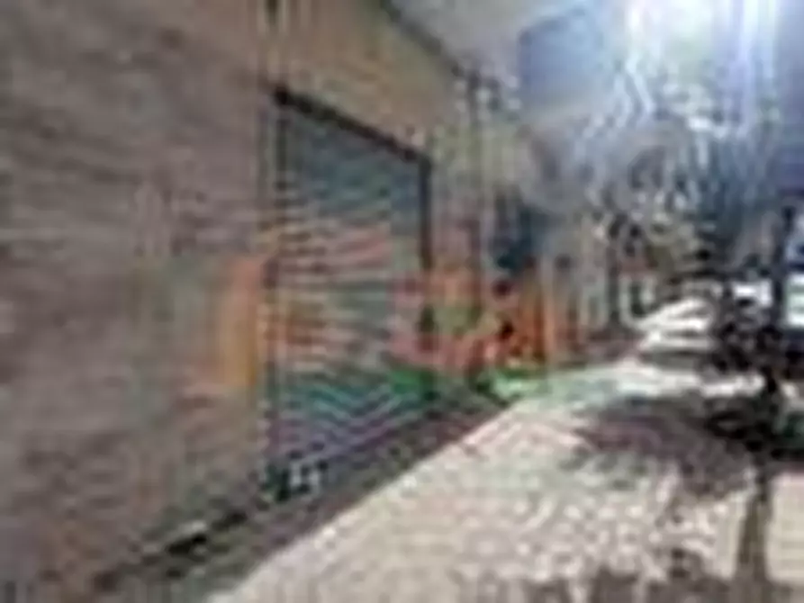 Immagine 1 di Locale commerciale in vendita  a Casavatore