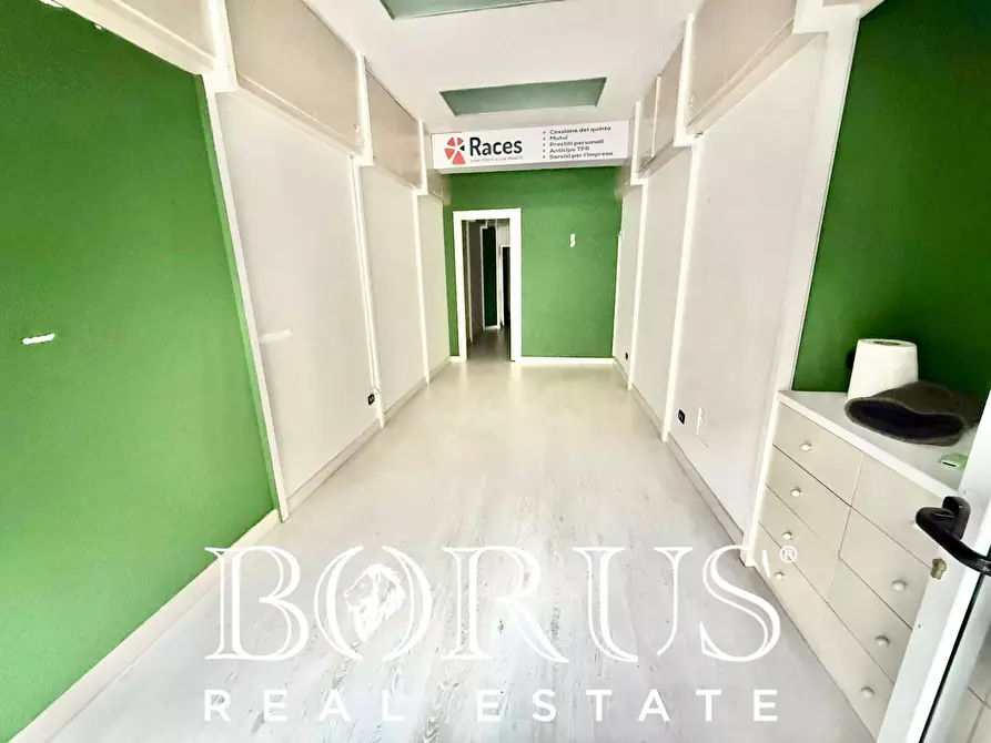 Immagine 1 di Locale commerciale in affitto  in Via Linguiti a Cancello Ed Arnone