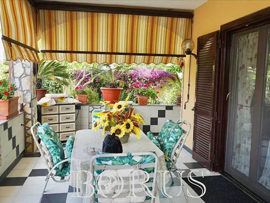 Immagine 1 di Villa in vendita  in via Frosinone a Castel Volturno