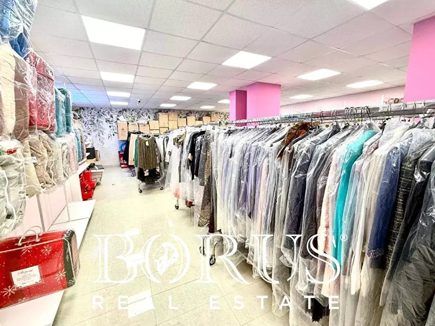 Immagine 18 di Locale commerciale in vendita  in via nuoro a Cancello Ed Arnone