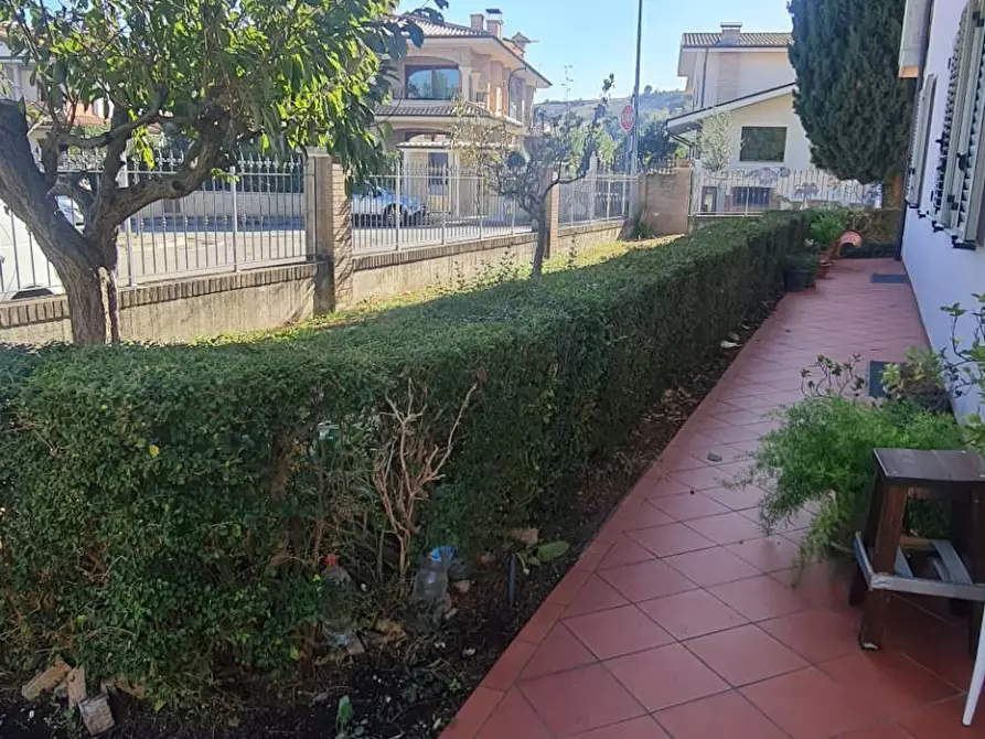 Immagine 33 di Villetta a schiera in vendita  a Folignano