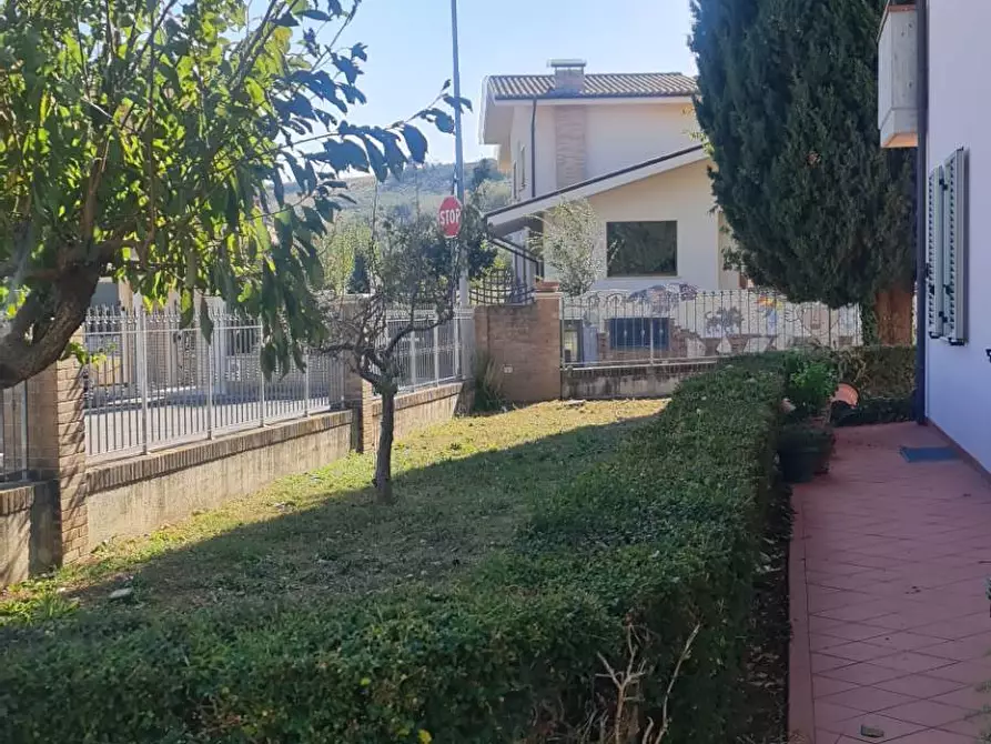 Immagine 32 di Villetta a schiera in vendita  a Folignano