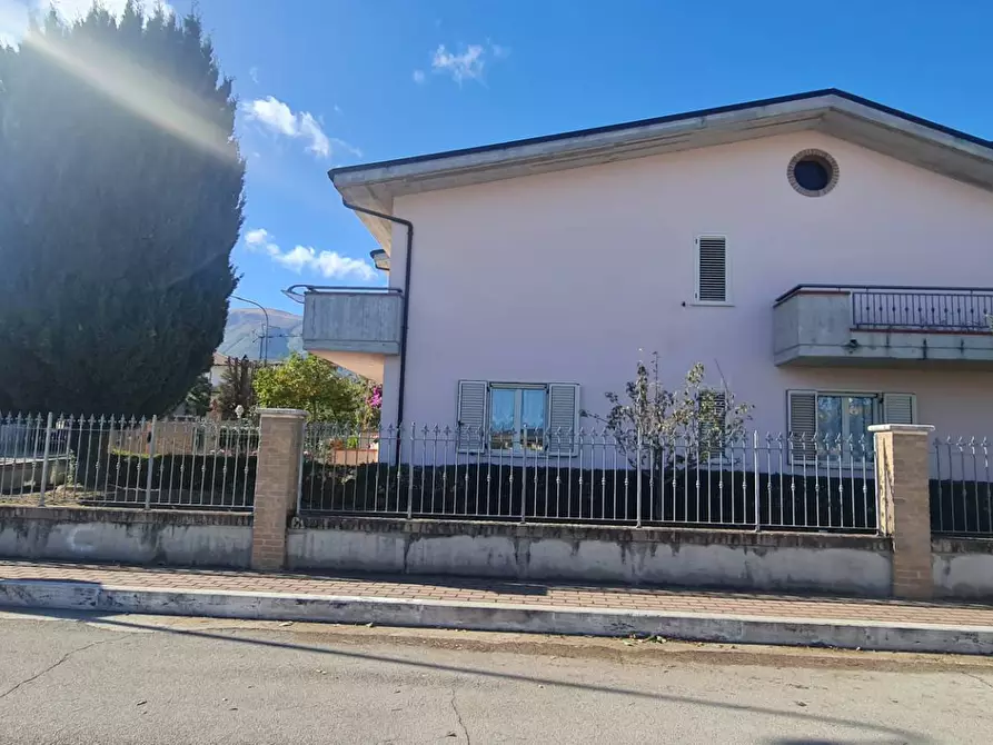 Immagine 28 di Villetta a schiera in vendita  a Folignano