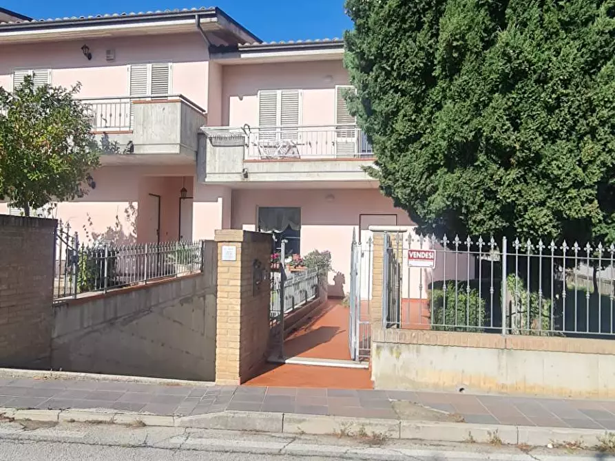 Immagine 27 di Villetta a schiera in vendita  a Folignano