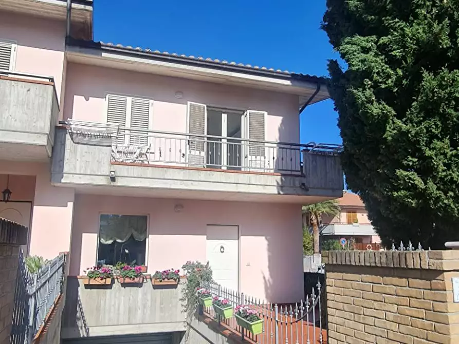 Immagine 34 di Villetta a schiera in vendita  a Folignano