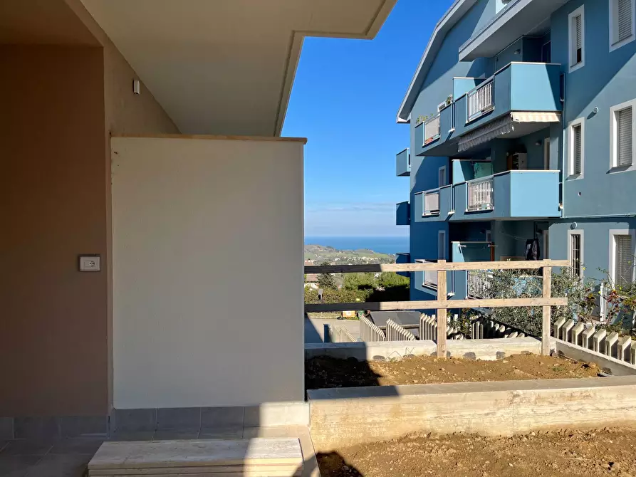 Immagine 12 di Appartamento in vendita  a Acquaviva Picena