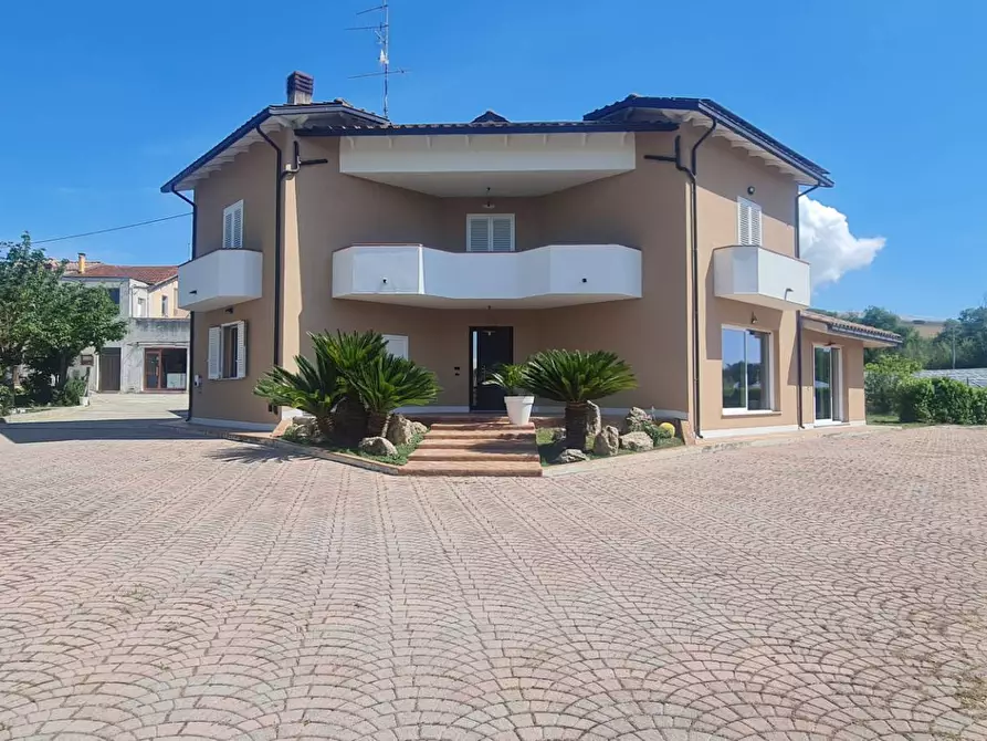 Immagine 1 di Villa in vendita  a Sant'omero