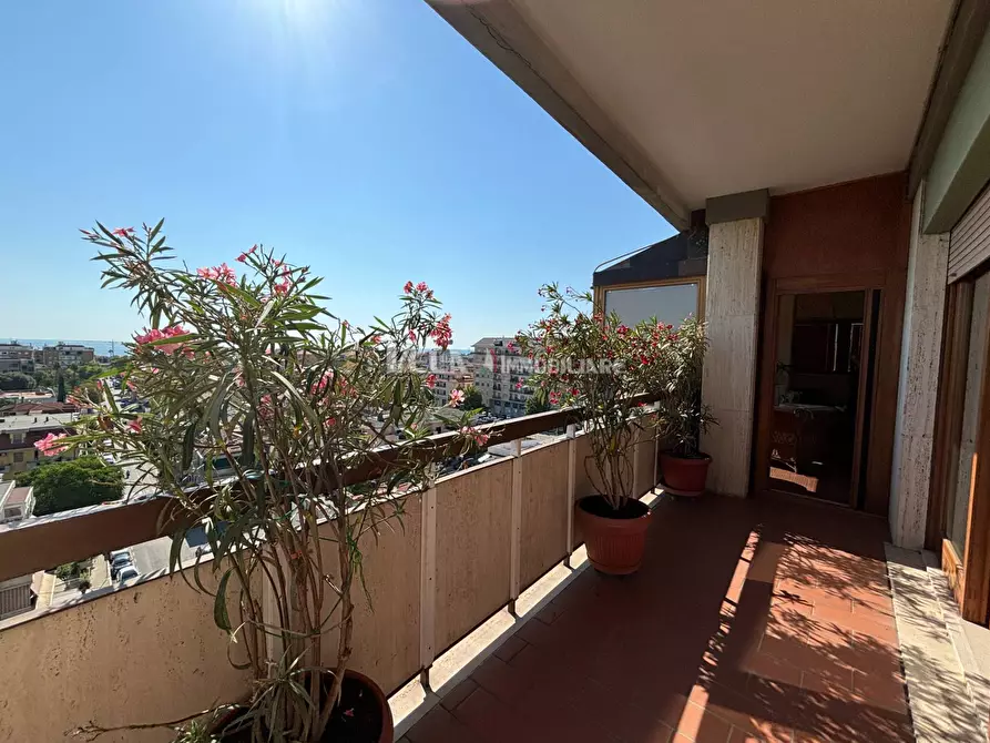 Immagine 28 di Attico in vendita  a San Benedetto Del Tronto