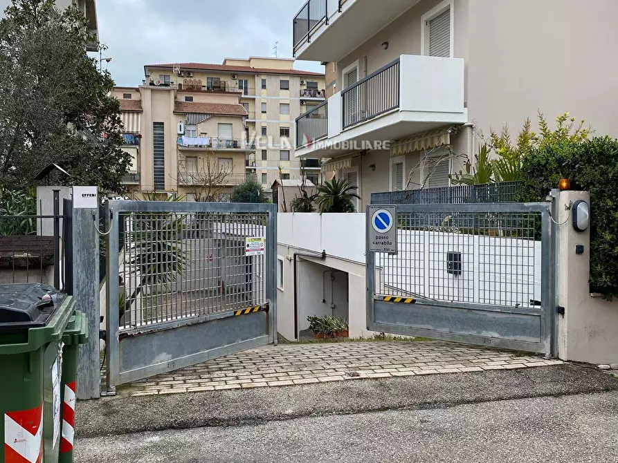 Immagine 1 di Magazzino in vendita  a San Benedetto Del Tronto