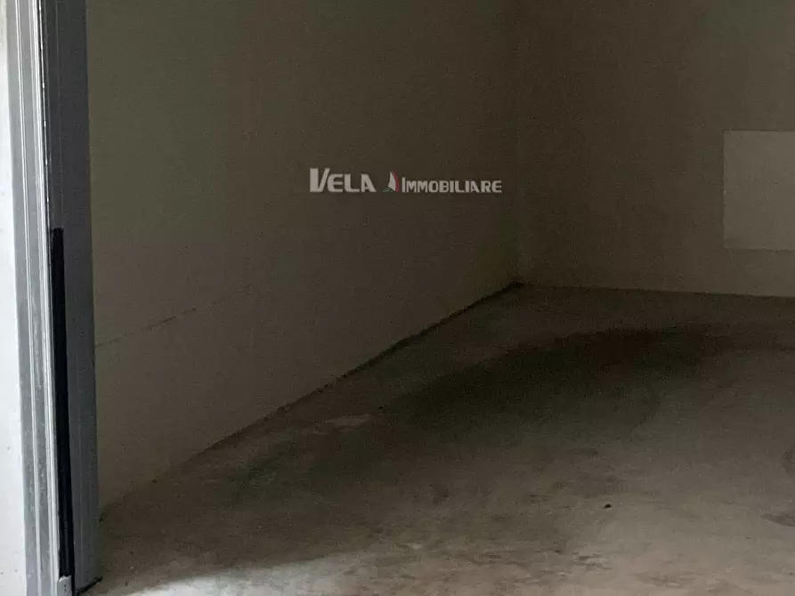 Immagine 4 di Magazzino in vendita  a San Benedetto Del Tronto