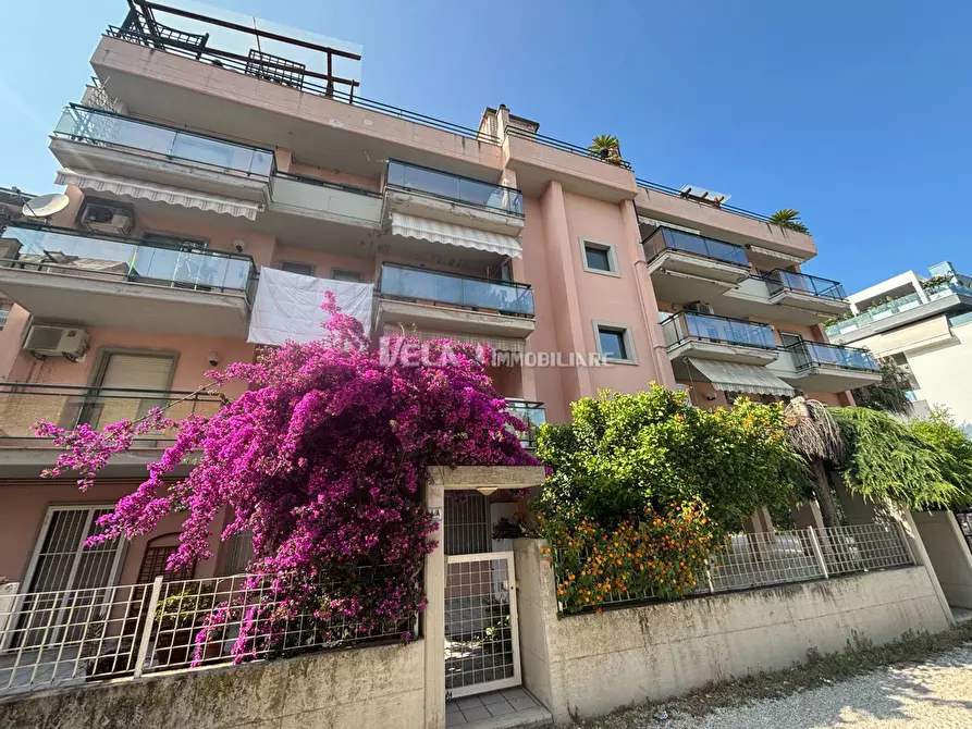 Immagine 46 di Attico in vendita  a San Benedetto Del Tronto