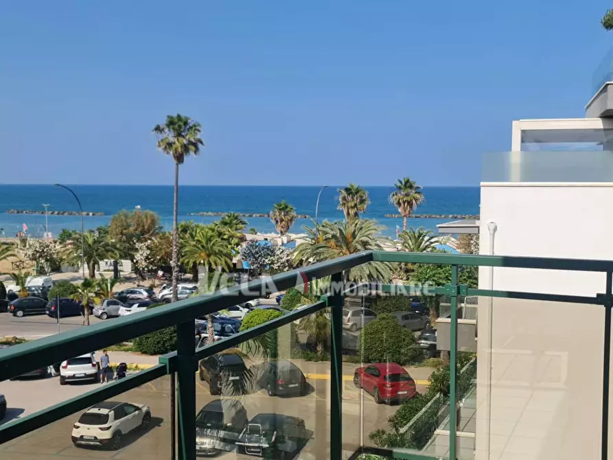 Immagine 42 di Attico in vendita  a San Benedetto Del Tronto