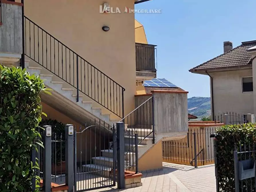 Immagine 25 di Appartamento in vendita  a Castorano