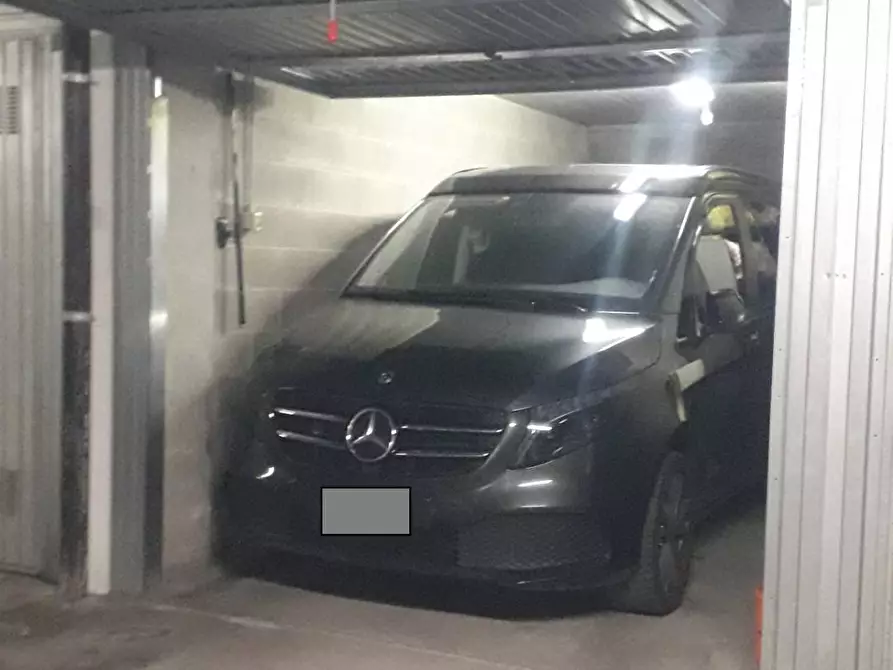 Immagine 2 di Box auto in vendita  in via Zeveto 36 a Chiari