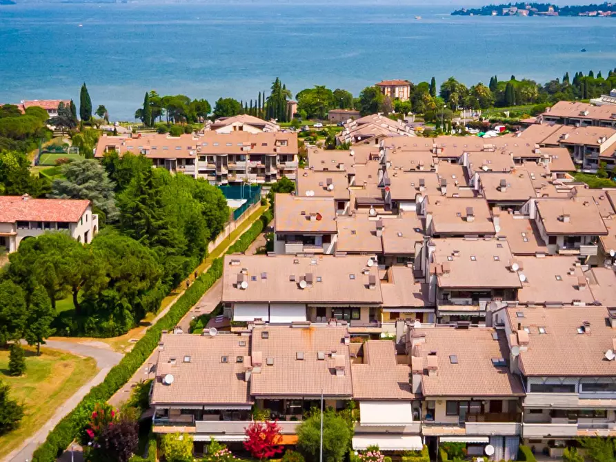 Immagine 20 di Appartamento in vendita  in via Giulio Cesare 2 a Desenzano Del Garda