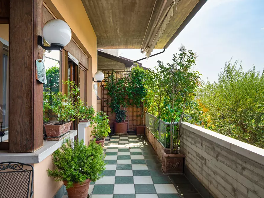 Immagine 4 di Appartamento in vendita  in via Giulio Cesare 2 a Desenzano Del Garda