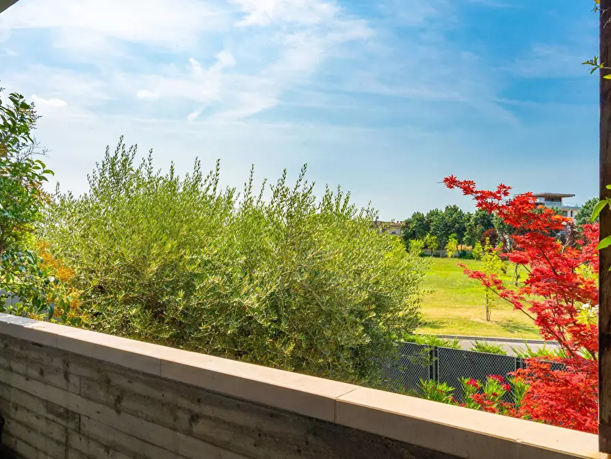 Immagine 18 di Appartamento in vendita  in via Giulio Cesare 2 a Desenzano Del Garda