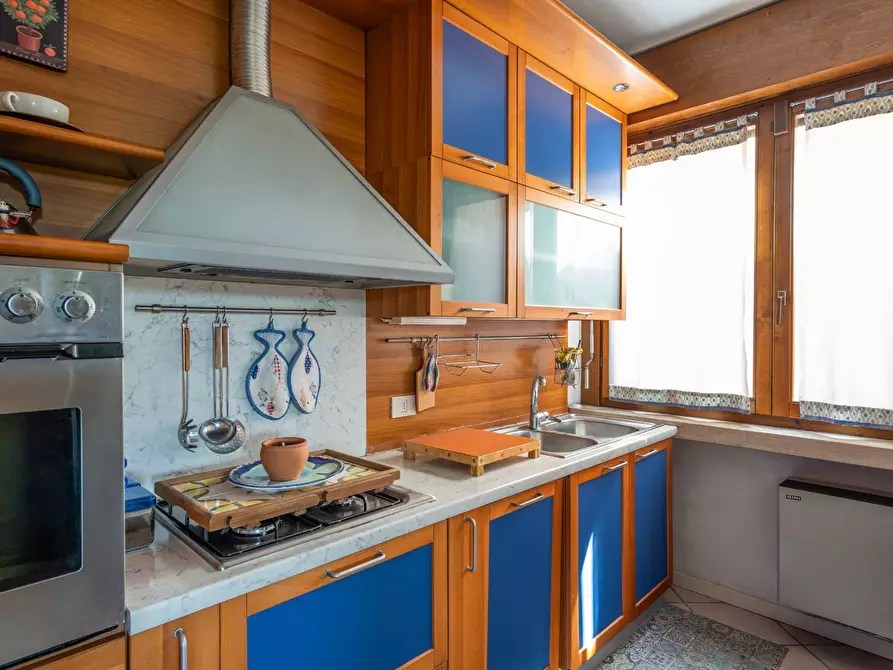 Immagine 7 di Appartamento in vendita  in via Giulio Cesare 2 a Desenzano Del Garda