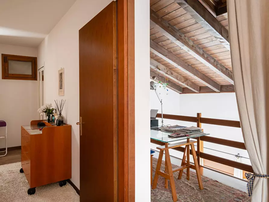 Immagine 14 di Appartamento in vendita  in via Giulio Cesare 2 a Desenzano Del Garda