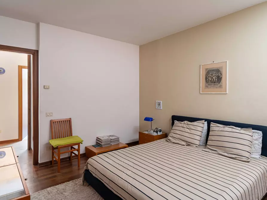 Immagine 11 di Appartamento in vendita  in via Giulio Cesare 2 a Desenzano Del Garda