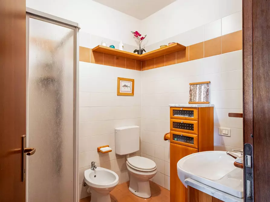 Immagine 12 di Appartamento in vendita  in via Giulio Cesare 2 a Desenzano Del Garda