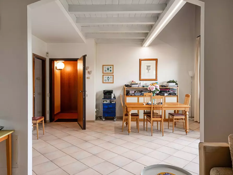 Immagine 6 di Appartamento in vendita  in via Giulio Cesare 2 a Desenzano Del Garda