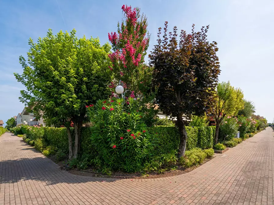 Immagine 17 di Appartamento in vendita  in via Giulio Cesare 2 a Desenzano Del Garda