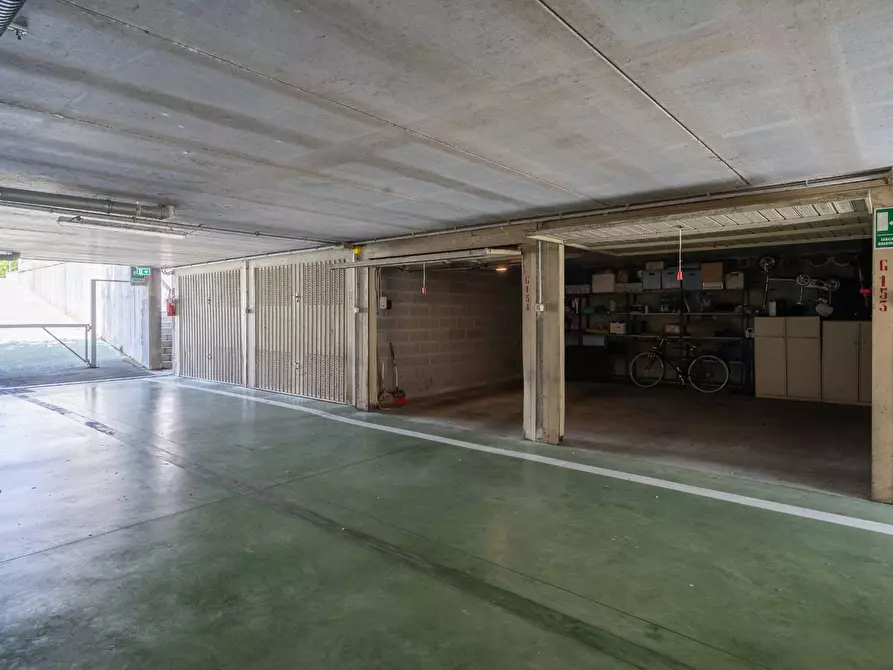 Immagine 16 di Appartamento in vendita  in via Giulio Cesare 2 a Desenzano Del Garda