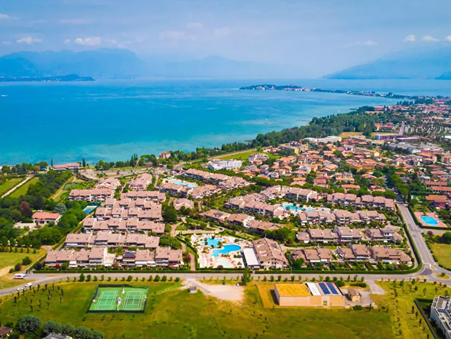 Immagine 22 di Appartamento in vendita  in via Giulio Cesare 2 a Desenzano Del Garda