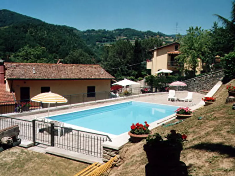 Immagine 1 di Villa in vendita  in via Corella a Dicomano